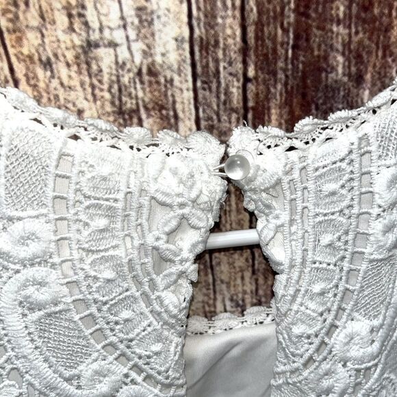 Xhilaration Lace Cropped Tank In White - Picture 4 of 5
